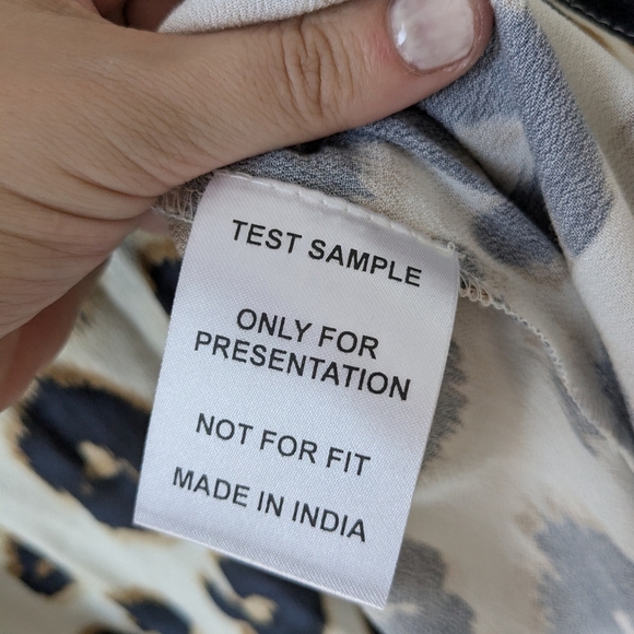 Crepe Weave Animal Print Long Sleeve Blouse Cream with Black/Tan Print - Size M - Picture 5 of 8